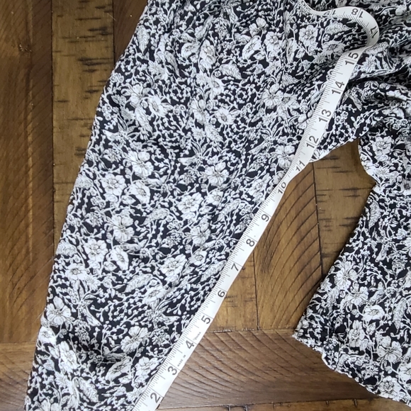 Banana Republic B & W Floral Blouse - Picture 6 of 7